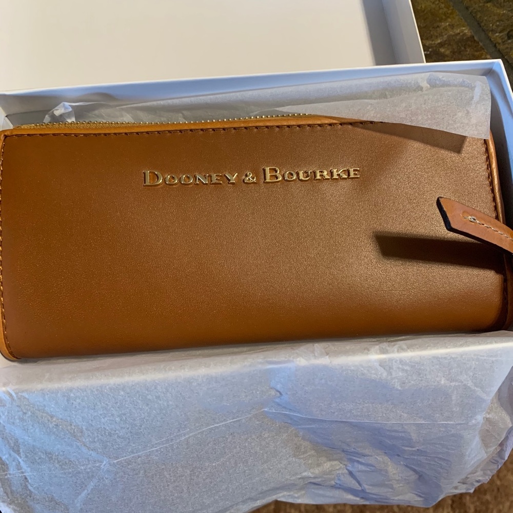 Dooney & Bourke zip wallet